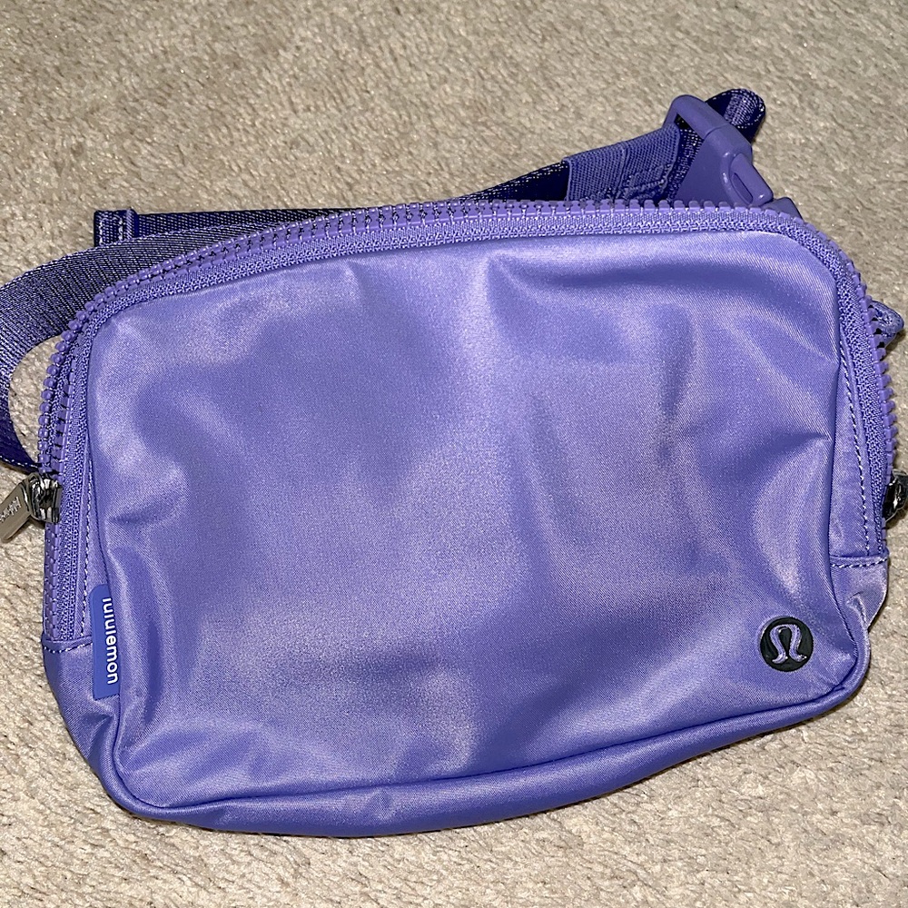 NWT Everywhere Belt Bag Large with Long Strap 2L - Dark Lavender